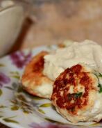 Фрикадельки со сливочным сыром в белом соусе