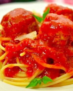 Куриные фрикадельки в ароматном томатном соусе