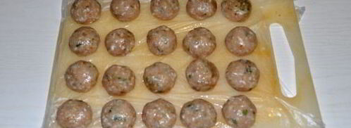 куриные фрикадельки в томатно-сметанном соусе. Шаг 2