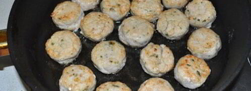 куриные фрикадельки в томатно-сметанном соусе. Шаг 4