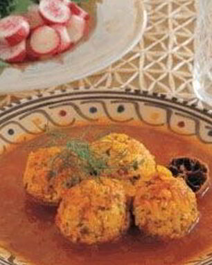 Куриные фрикадельки в томатном соусе с шафраном