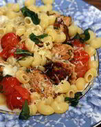 Макароны с фрикадельками и моцареллой