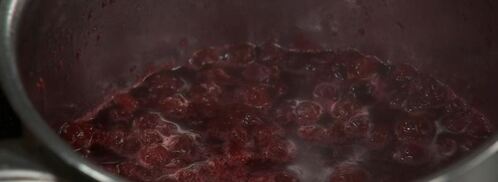 скандинавские фрикадельки с брусничным соусом и пикантным пюре. Шаг 6