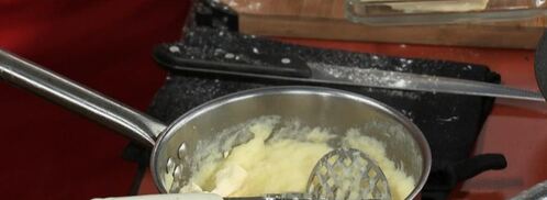 скандинавские фрикадельки с брусничным соусом и пикантным пюре. Шаг 7