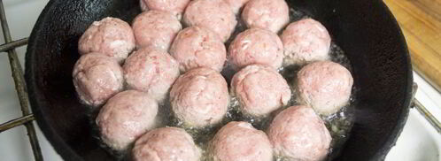 спагетти с фрикадельками в соусе. Шаг 3