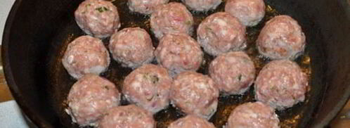 тушеные фрикадельки в грибном соусе. Шаг 3