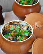 Картофель с грибами в горшочке