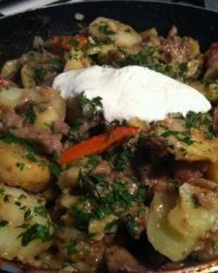 Картофель с мясом и сладким перцем