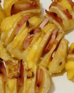 Картошка-гармошка с беконом в духовке