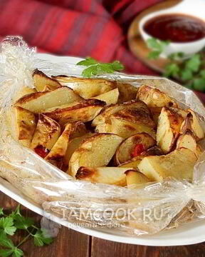Картошка по-деревенски в рукаве в духовке