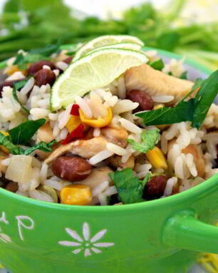 Лимонный рис с курицей, кинзой и фасолью