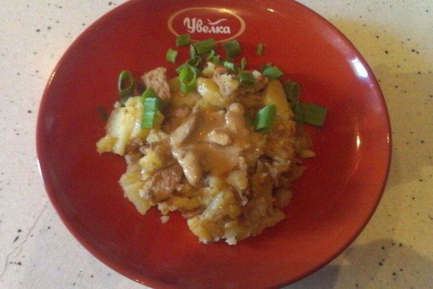 Рецепт молодого картофеля со свининой