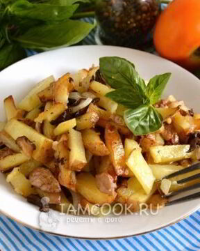 Жареная картошка с белыми грибами