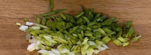 жареный рис с креветками и курицей, заправленный по-восточному. Шаг 3