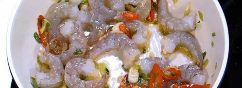 жареный рис с креветками и курицей, заправленный по-восточному. Шаг 8