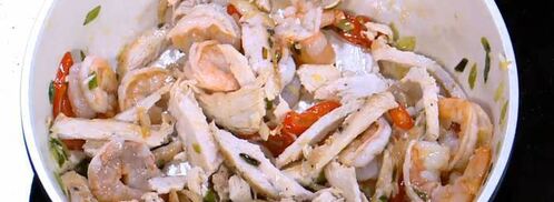 жареный рис с креветками и курицей, заправленный по-восточному. Шаг 9