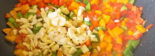 жареный рис с курицей и сладким перцем. Шаг 4