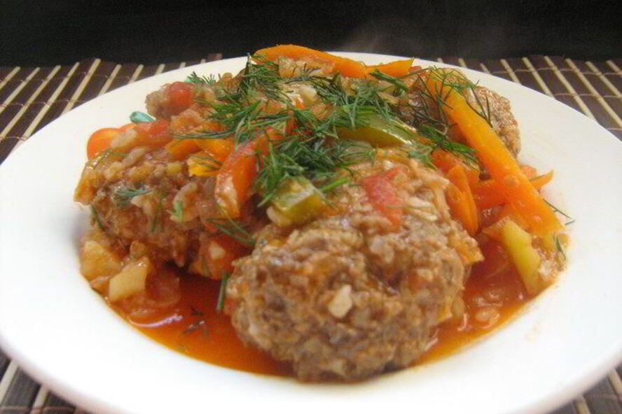 Рецепт голубцов ленивых паровых под овощным соусом