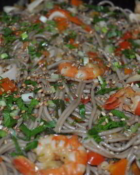 Гречневая лапша с морепродуктами