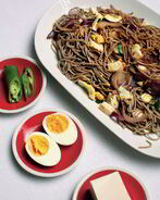 Гречневая лапша с яйцами и сыром тофу