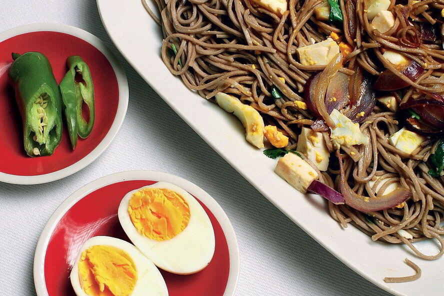 Рецепт гречневой лапши с яйцами и сыром тофу