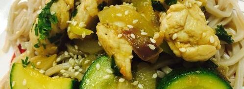 гречневая лапша соба с курицей и овощами. Шаг 13