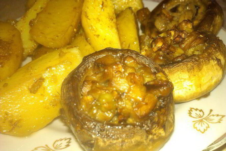 Рецепт фаршированных грибов с картофелем