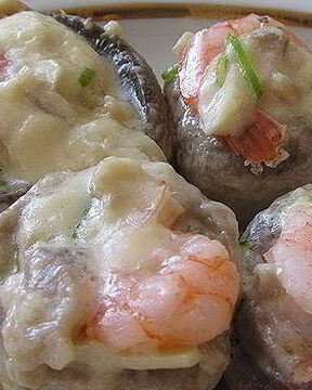 Грибы, фаршированные креветками