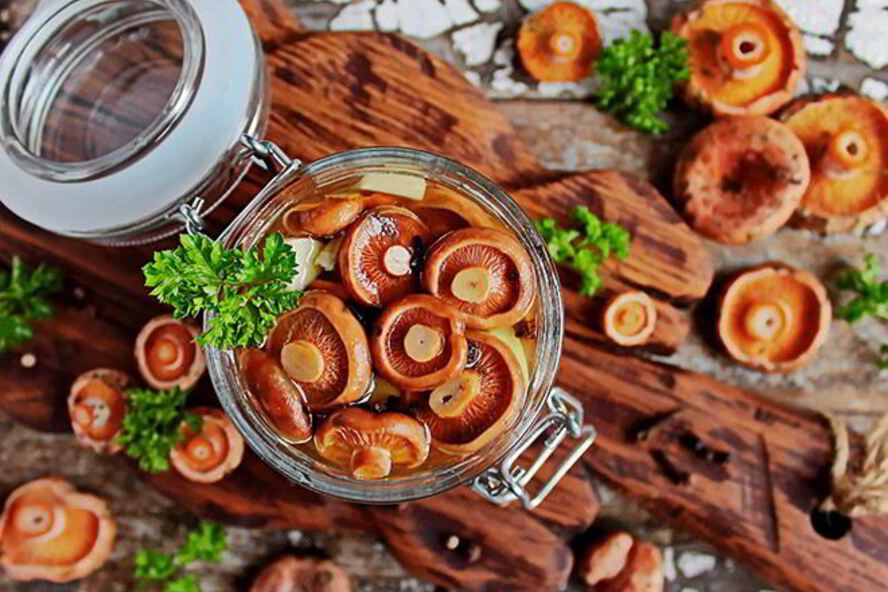 Рецепт рыжиков в пряном маринаде