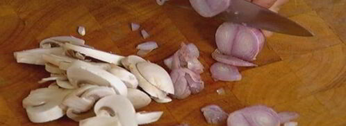 шампиньоны с зеленым помидором, жаренным в кляре. Шаг 2