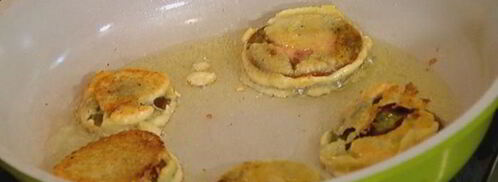 шампиньоны с зеленым помидором, жаренным в кляре. Шаг 9