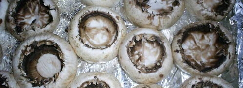 закусочные фаршированные шампиньоны. Шаг 3