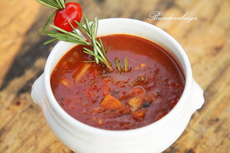 Рецепт ароматного гуляша с грибами и сельдереем