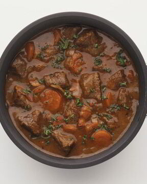 Гуляш из говядины с подливкой