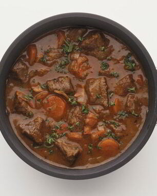 Гуляш из говядины с подливкой