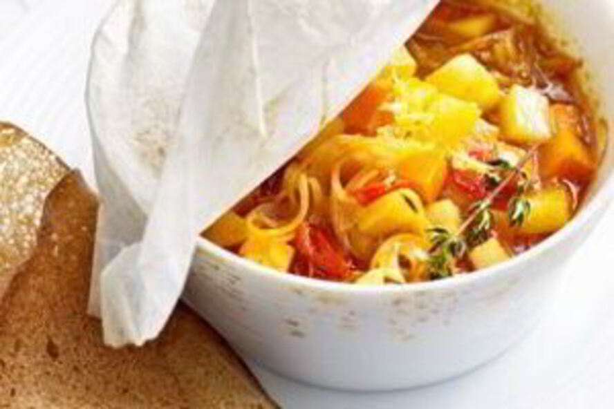 Рецепт гуляша из тушеного картофеля с хрустящим ржаным хлебом