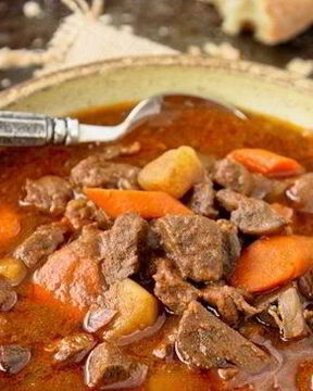 Гуляш по-венгерски с фасолью