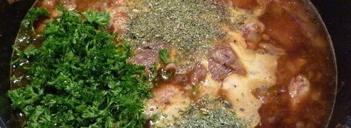 гуляш под нежным соусом с картофельной корочкой. Шаг 4