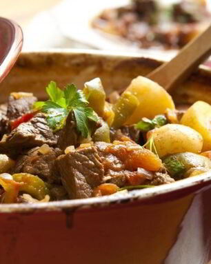 Гуляш в горшочках