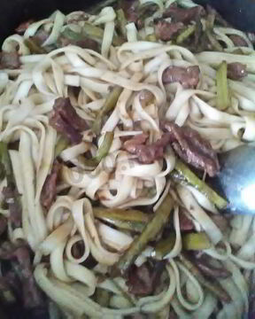 Китайская лапша с говядиной в соусе терияки