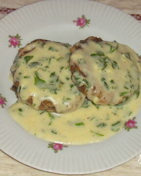 Грибные котлеты с сырным соусом