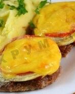 Котлеты из фарша в духовке с овощами и сыром