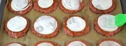 котлеты из фарша в духовке с овощами и сыром. Шаг 3