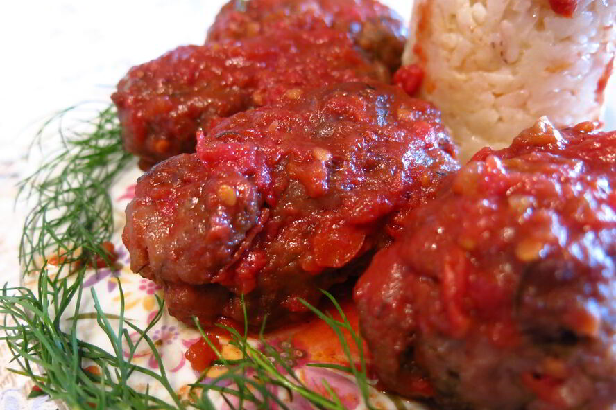 Рецепт котлет в винно-томатном соусе