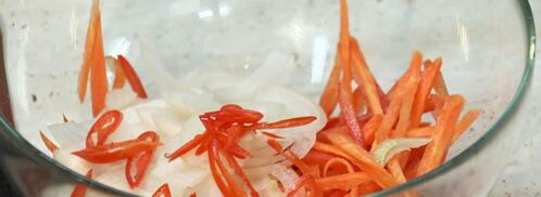 лапша с креветками, овощами и яйцом. Шаг 2