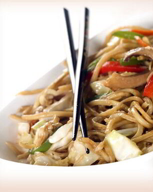 Лапша с курицей и овощами stir fry