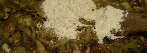 лазанья с грибами, луком-пореем и сыром чеддер. Шаг 8