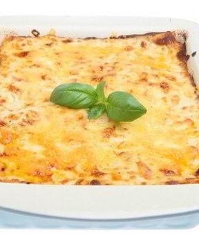 Лазанья с курицей, белыми грибами, грюйером и белым вином