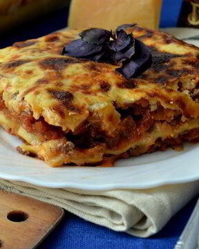 Лазанья с телятиной и сыром Джюгас