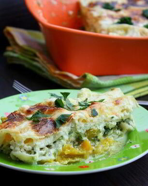 Лазанья с тыквой и шпинатом под соусом из рикотты